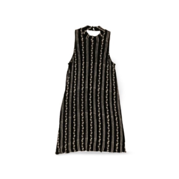 Way-In Sleeveless Black Shift Dress w/ White Floral Embroidery - Size L - Picture 5 of 10